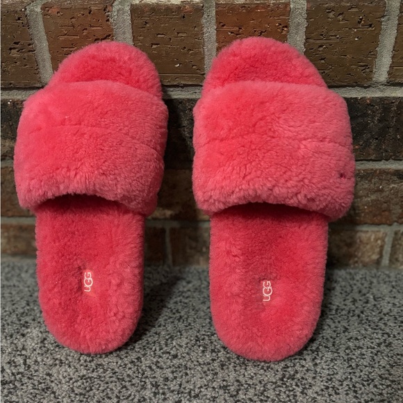 UGG Plush pink Slippers - Picture 1 of 5